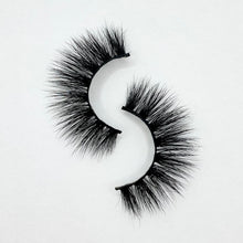 Load image into Gallery viewer, Hecha Con Cultura Lash Book
